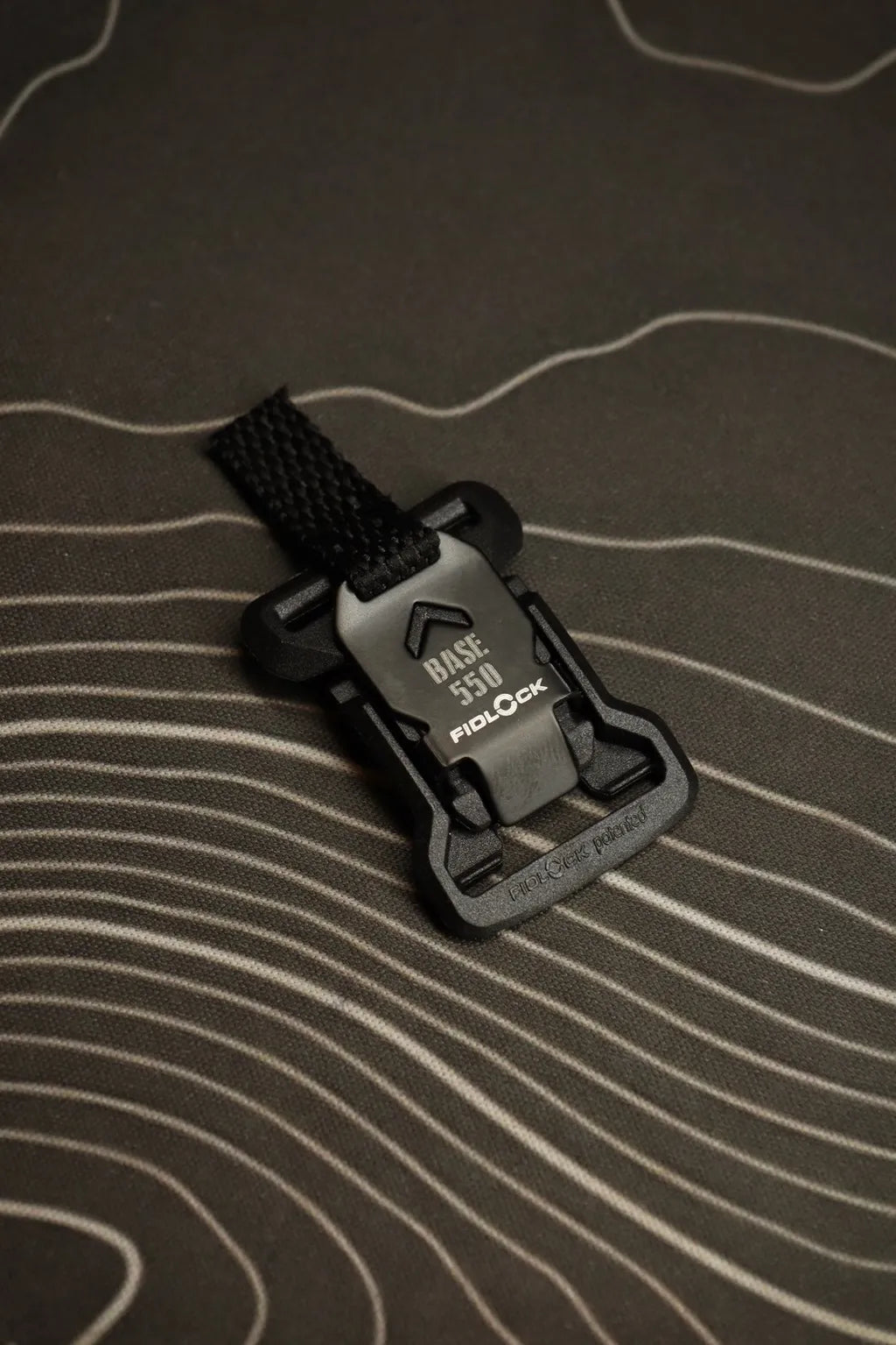 BASE 550 V Buckle Magnetic Clasp Paracord Strap