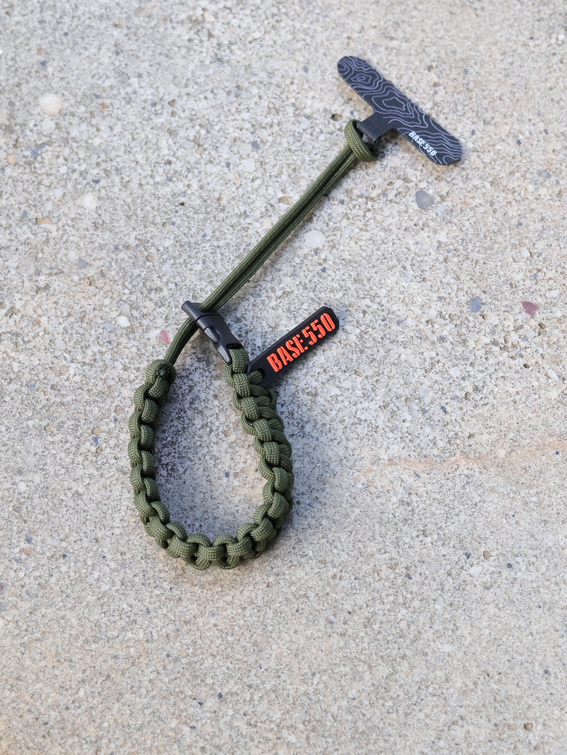 BASE 550 Phone Strap: A perfect blend of outdoor style and urban functionality 