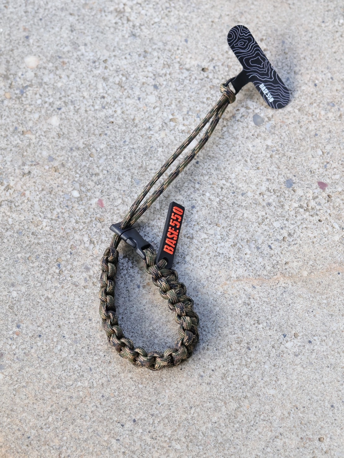 BASE 550 Phone Strap: A perfect blend of outdoor style and urban functionality 