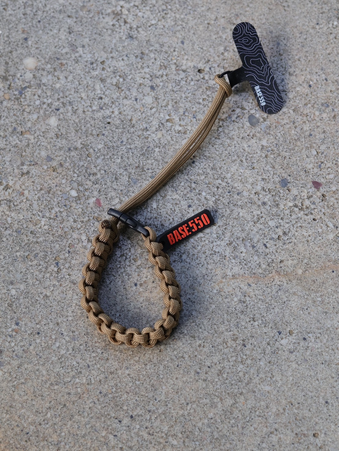 BASE 550 Phone Strap: A perfect blend of outdoor style and urban functionality 