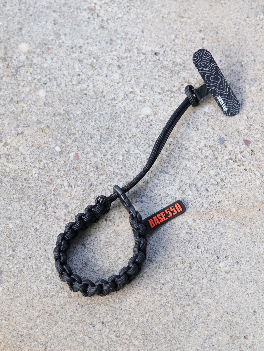 BASE 550 Phone Strap: A perfect blend of outdoor style and urban functionality 