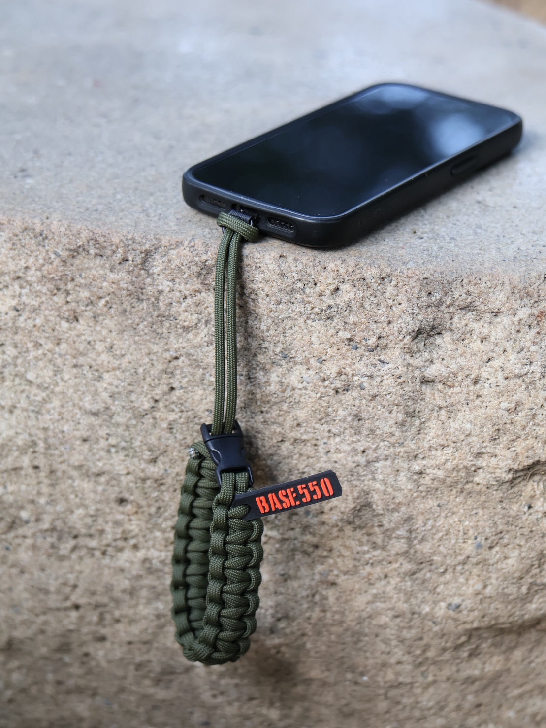 BASE 550 Phone Strap: A perfect blend of outdoor style and urban functionality 